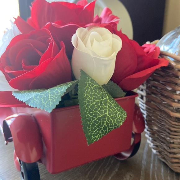 Valentine’s Day Farmhouse Rustic Vintage Farm Red Pick Up Truck Centerpiece - Picture 8 of 9